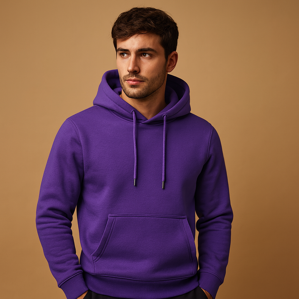 Men’s casual hoodie with kangaroo pocket and adjustable hood, ideal for everyday comfort and versatile casual style.