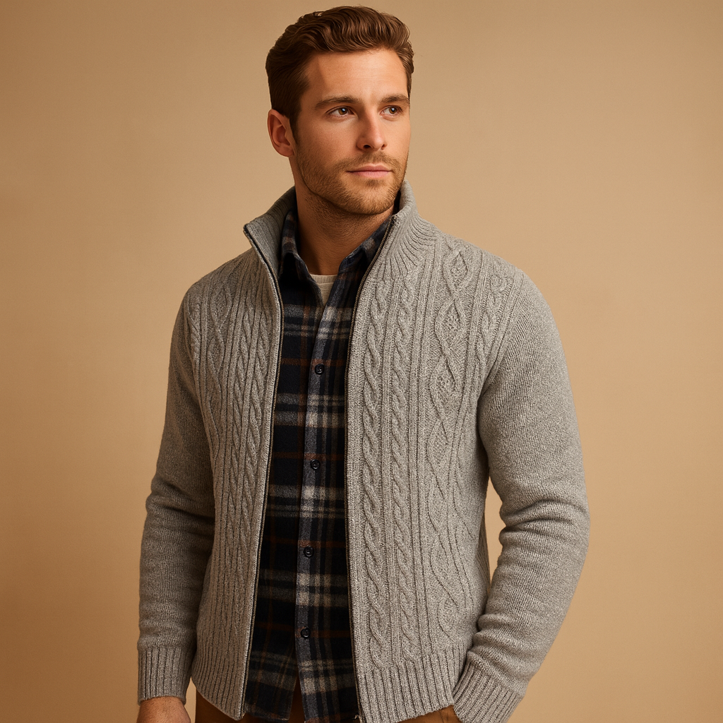 Men’s knitted cable jumper with checked inner lining, perfect for stylish warmth during autumn and winter days.