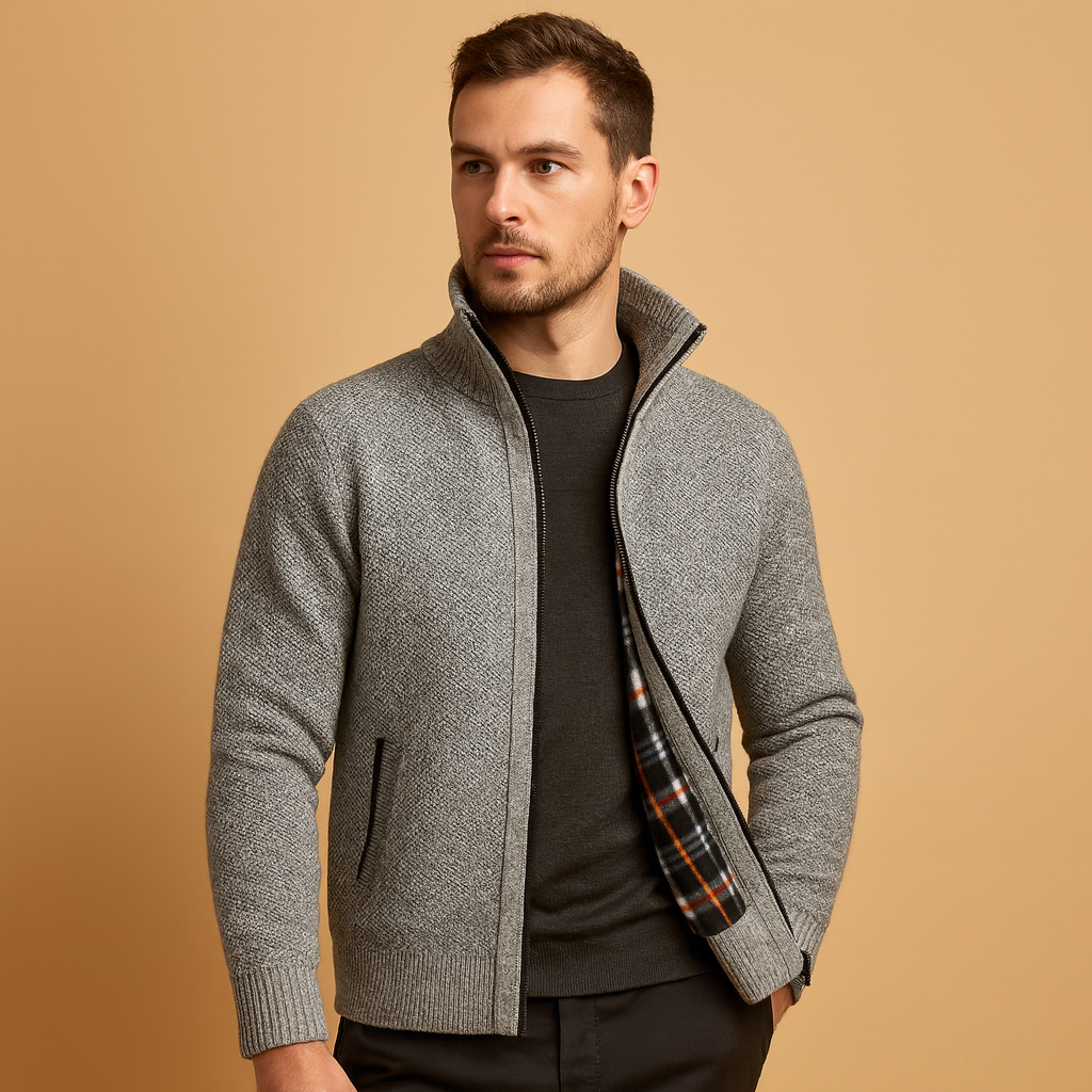 Men’s knitted cable jumper with checked inner lining, perfect for stylish warmth during autumn and winter days.