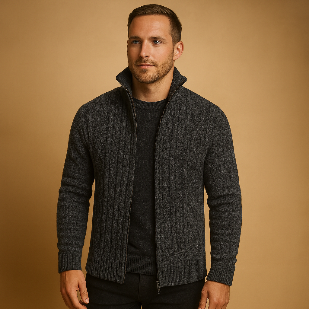 Men’s knitted cable jumper with checked inner lining, perfect for stylish warmth during autumn and winter days.