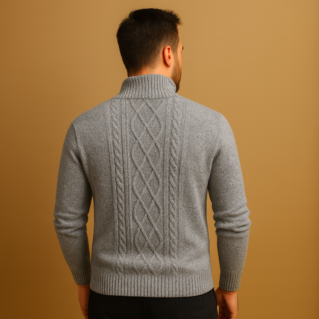 Men’s knitted cable jumper with checked inner lining, perfect for stylish warmth during autumn and winter days.