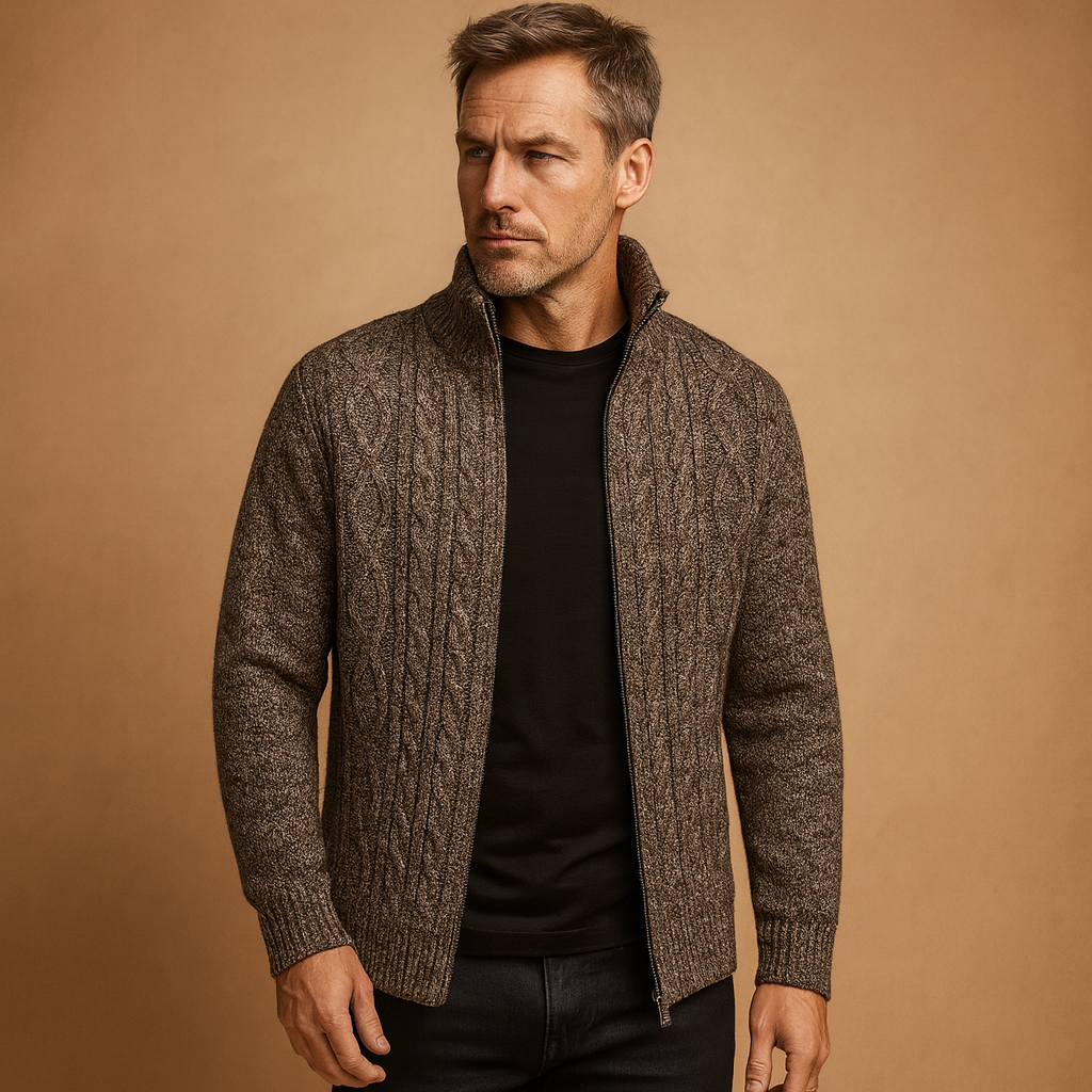Men’s knitted cable jumper with checked inner lining, perfect for stylish warmth during autumn and winter days.