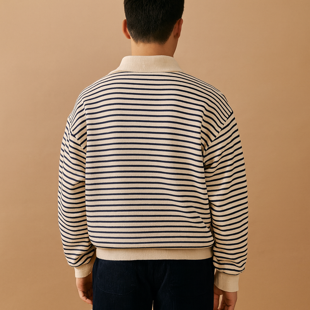 Striped half-zip pullover for men in white with black stripes, soft fabric and sporty design, perfect for casual and everyday wear.