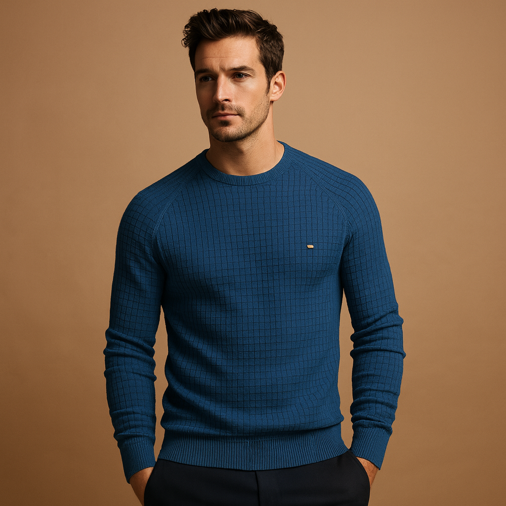 Men’s warm crew neck knitted jumper with soft fabric and relaxed fit, perfect for casual autumn and winter outfits.