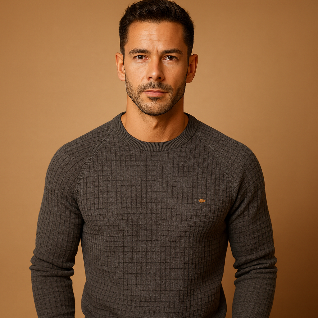 Men’s warm crew neck knitted jumper with soft fabric and relaxed fit, perfect for casual autumn and winter outfits.