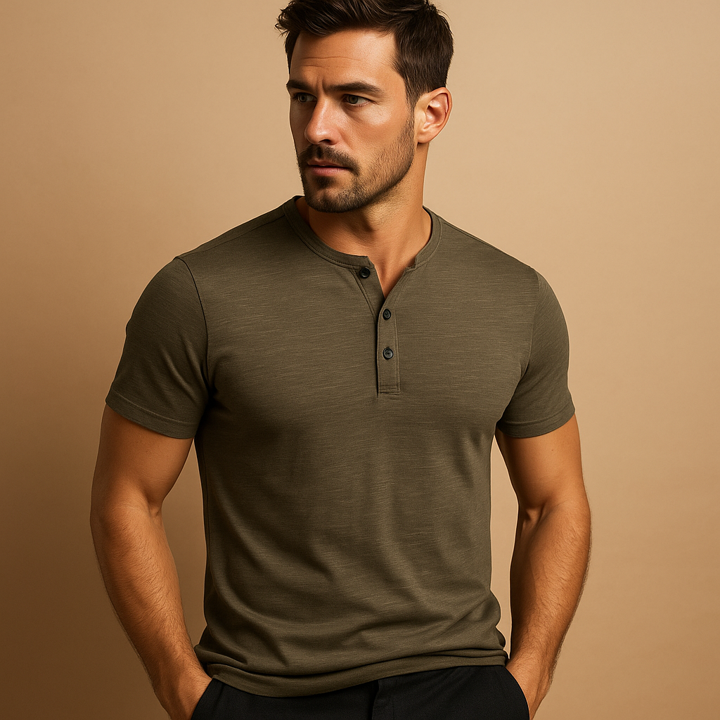 Men’s casual cotton T-shirt with regular fit, crew neck, and short sleeves. Available in army green, black, blue, khaki, white, and burgundy.