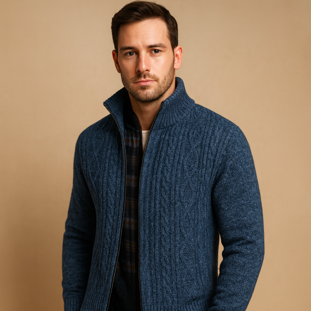Men’s knitted cable jumper with checked inner lining, perfect for stylish warmth during autumn and winter days.