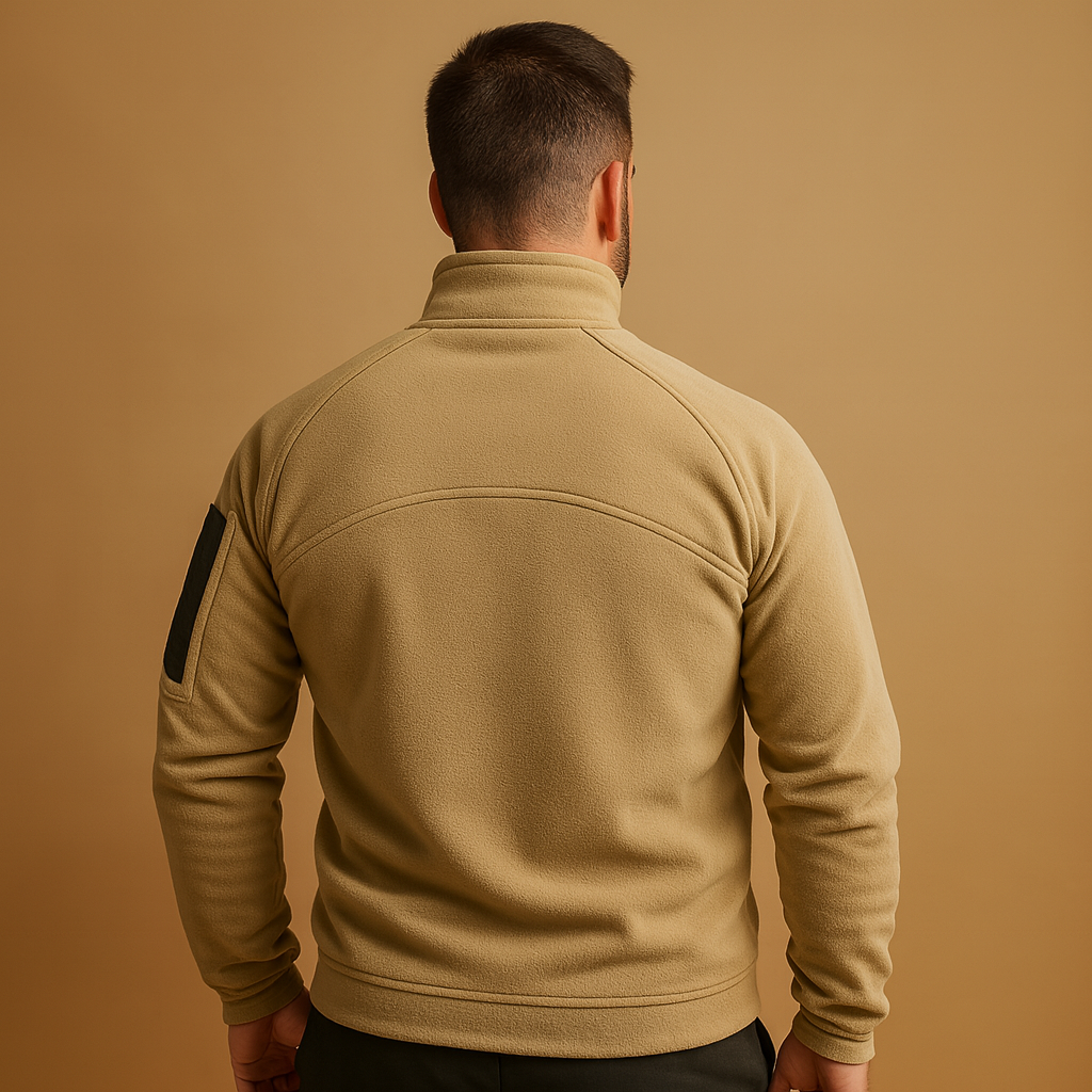 Men’s light crew neck jumper with long sleeves, made from soft and flexible fabric for everyday comfort and a minimalist, timeless look.