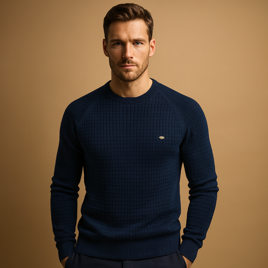 Men’s warm crew neck knitted jumper with soft fabric and relaxed fit, perfect for casual autumn and winter outfits.
